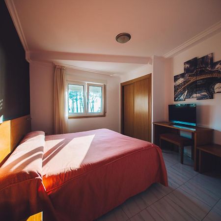 וילאנואבה דה ארוסה Hotel Dinajan מראה חיצוני תמונה