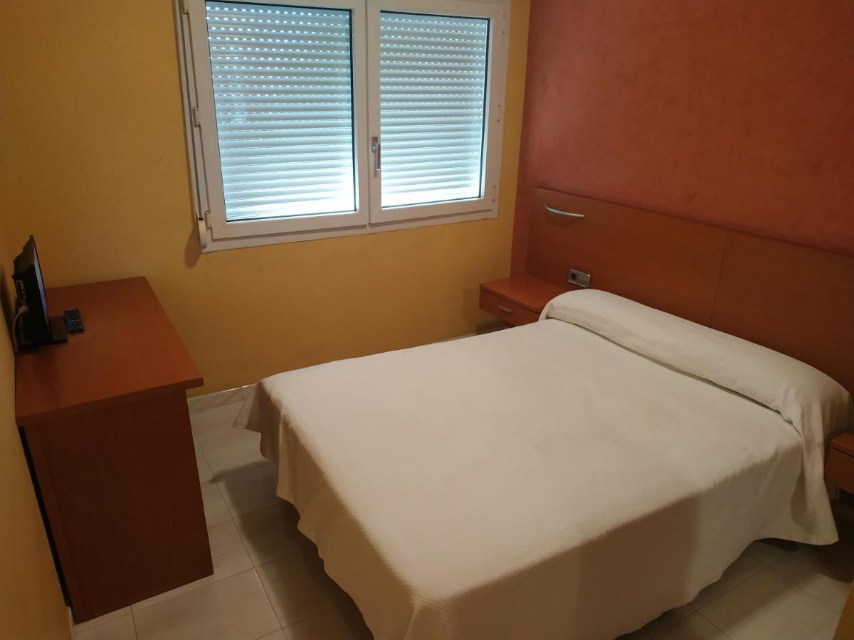 וילאנואבה דה ארוסה Hotel Dinajan מראה חיצוני תמונה