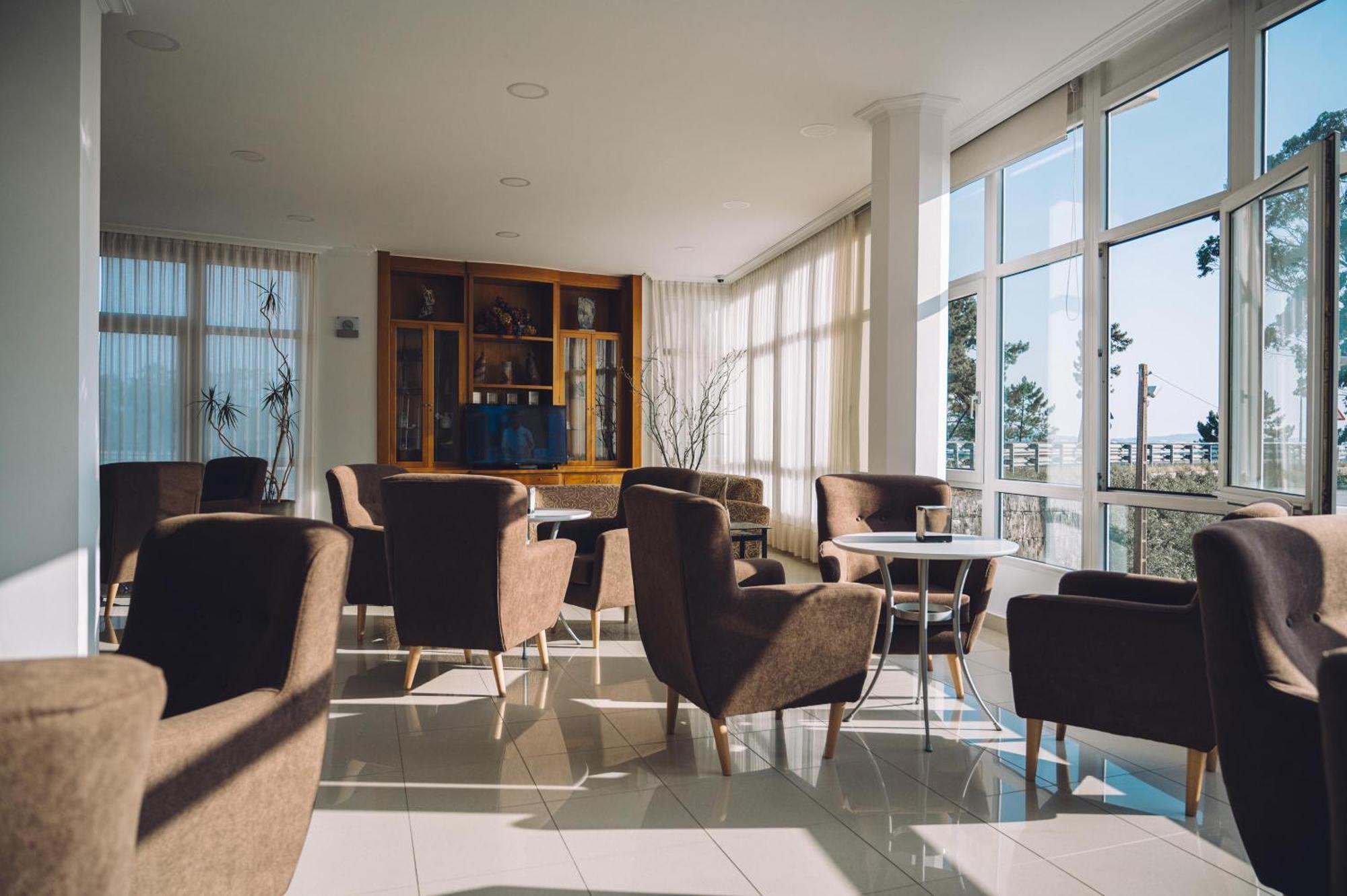 וילאנואבה דה ארוסה Hotel Dinajan מראה חיצוני תמונה