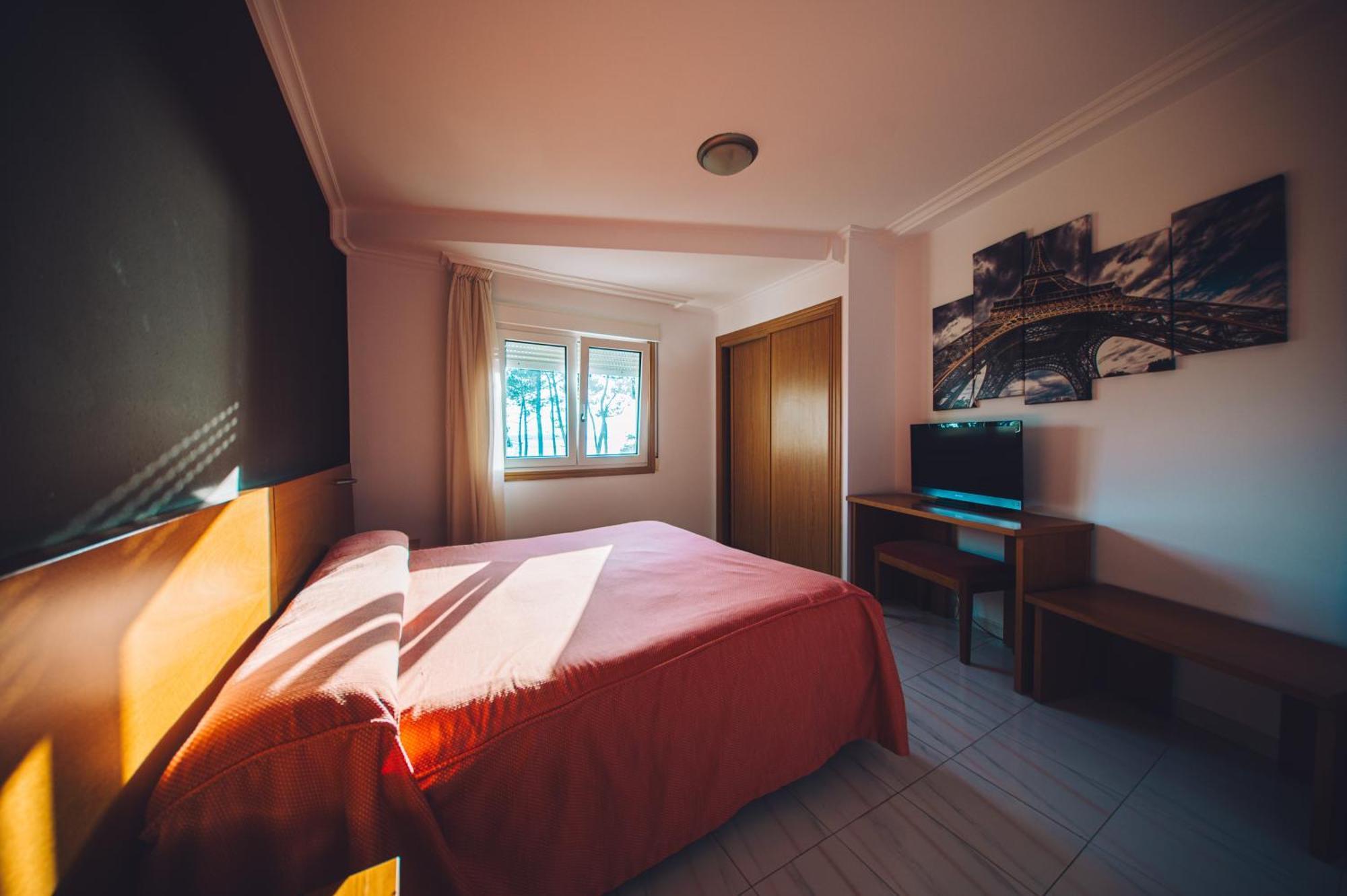 וילאנואבה דה ארוסה Hotel Dinajan מראה חיצוני תמונה