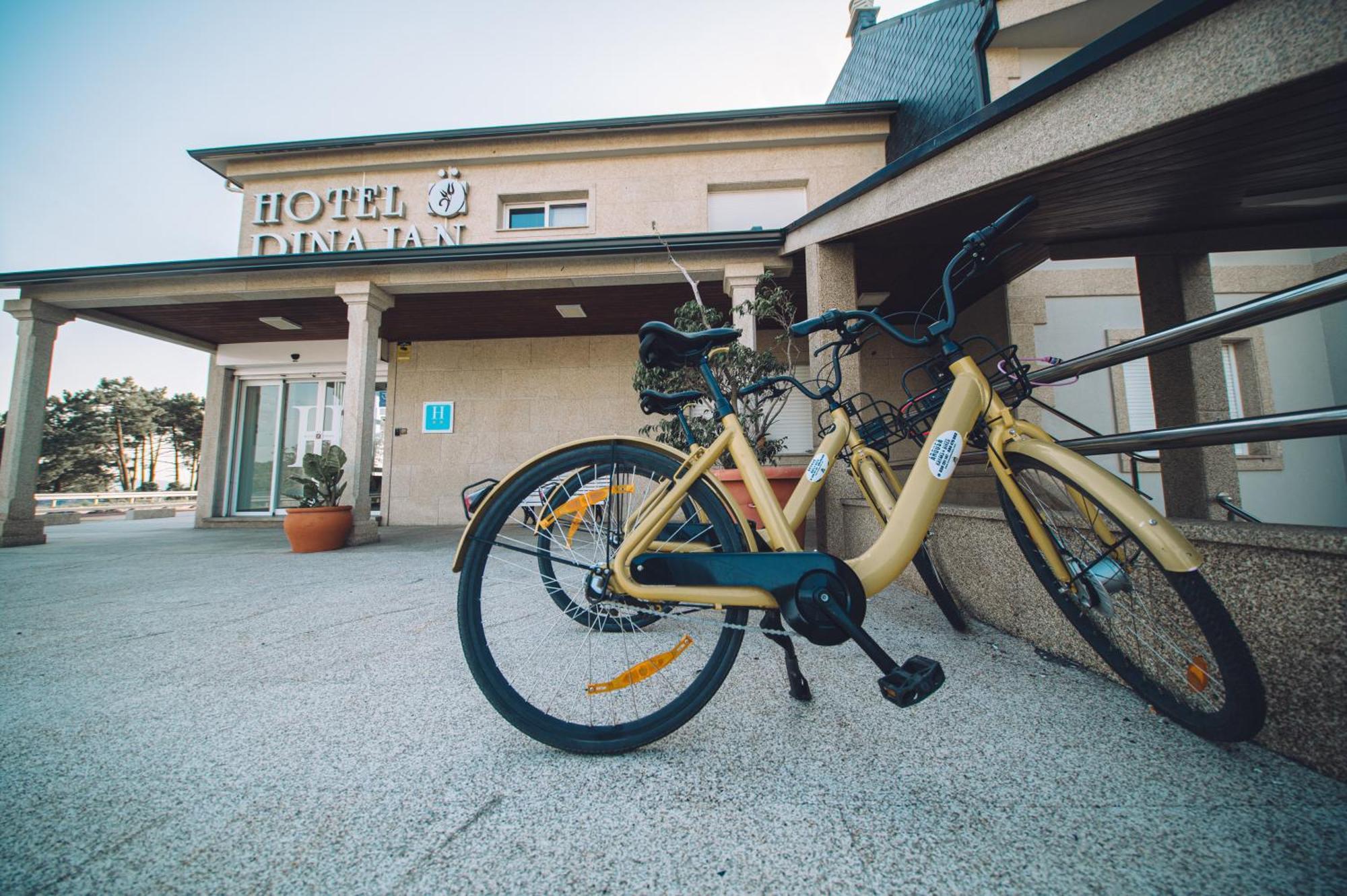 וילאנואבה דה ארוסה Hotel Dinajan מראה חיצוני תמונה