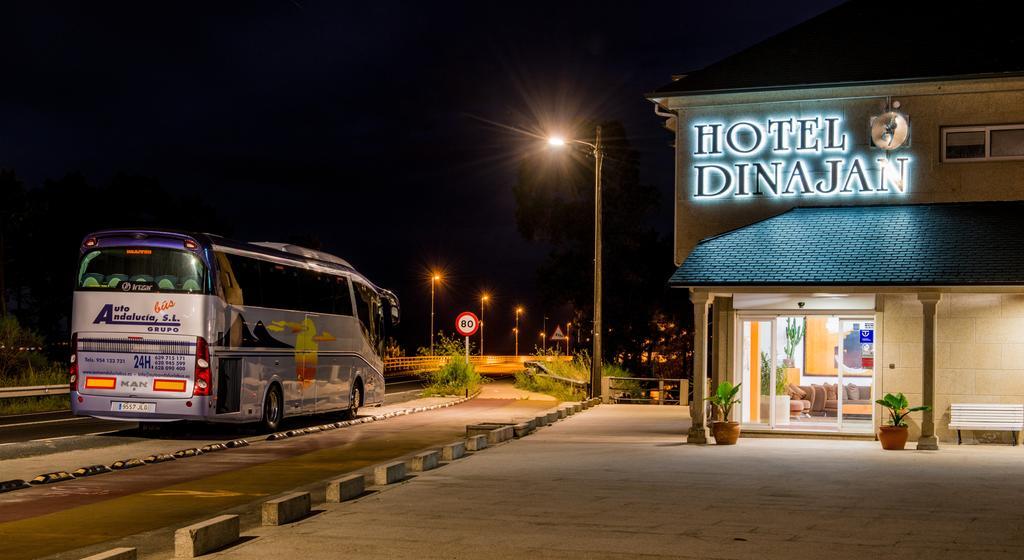 וילאנואבה דה ארוסה Hotel Dinajan מראה חיצוני תמונה