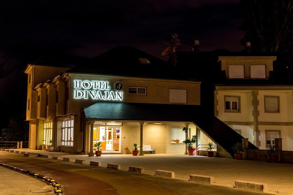 וילאנואבה דה ארוסה Hotel Dinajan מראה חיצוני תמונה