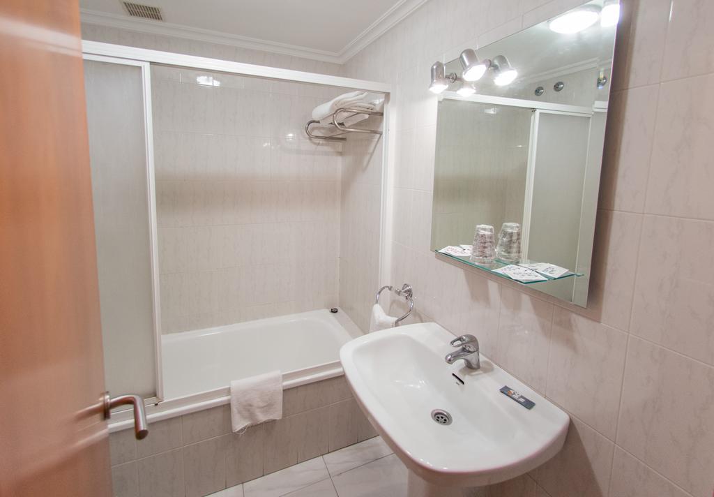 וילאנואבה דה ארוסה Hotel Dinajan מראה חיצוני תמונה