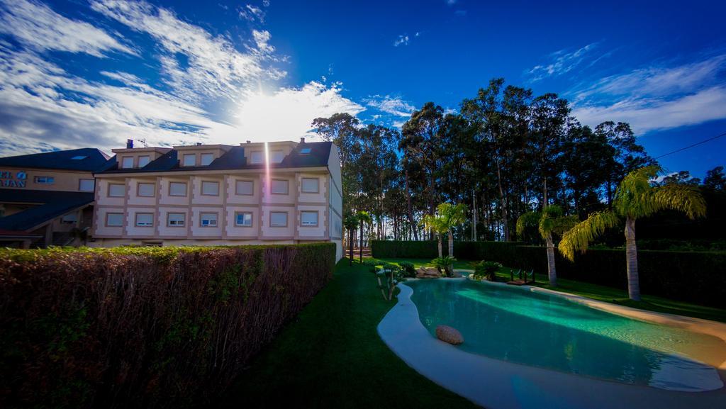 וילאנואבה דה ארוסה Hotel Dinajan מראה חיצוני תמונה