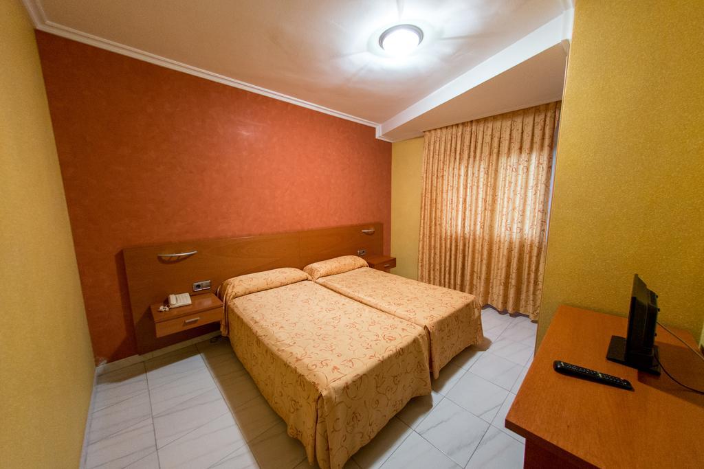 וילאנואבה דה ארוסה Hotel Dinajan מראה חיצוני תמונה