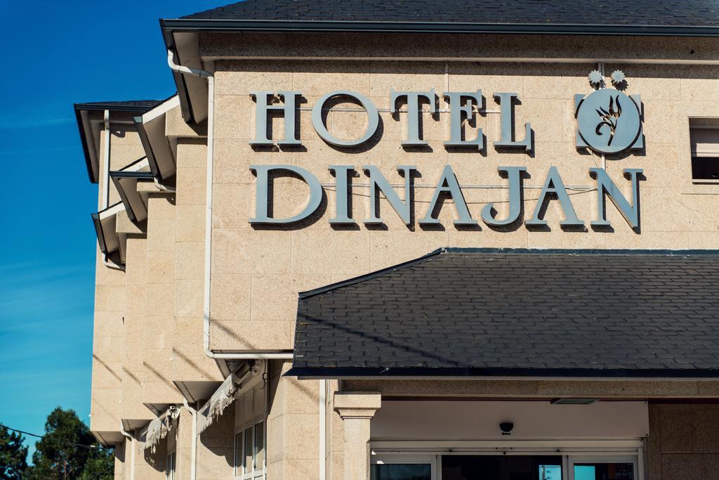 וילאנואבה דה ארוסה Hotel Dinajan מראה חיצוני תמונה